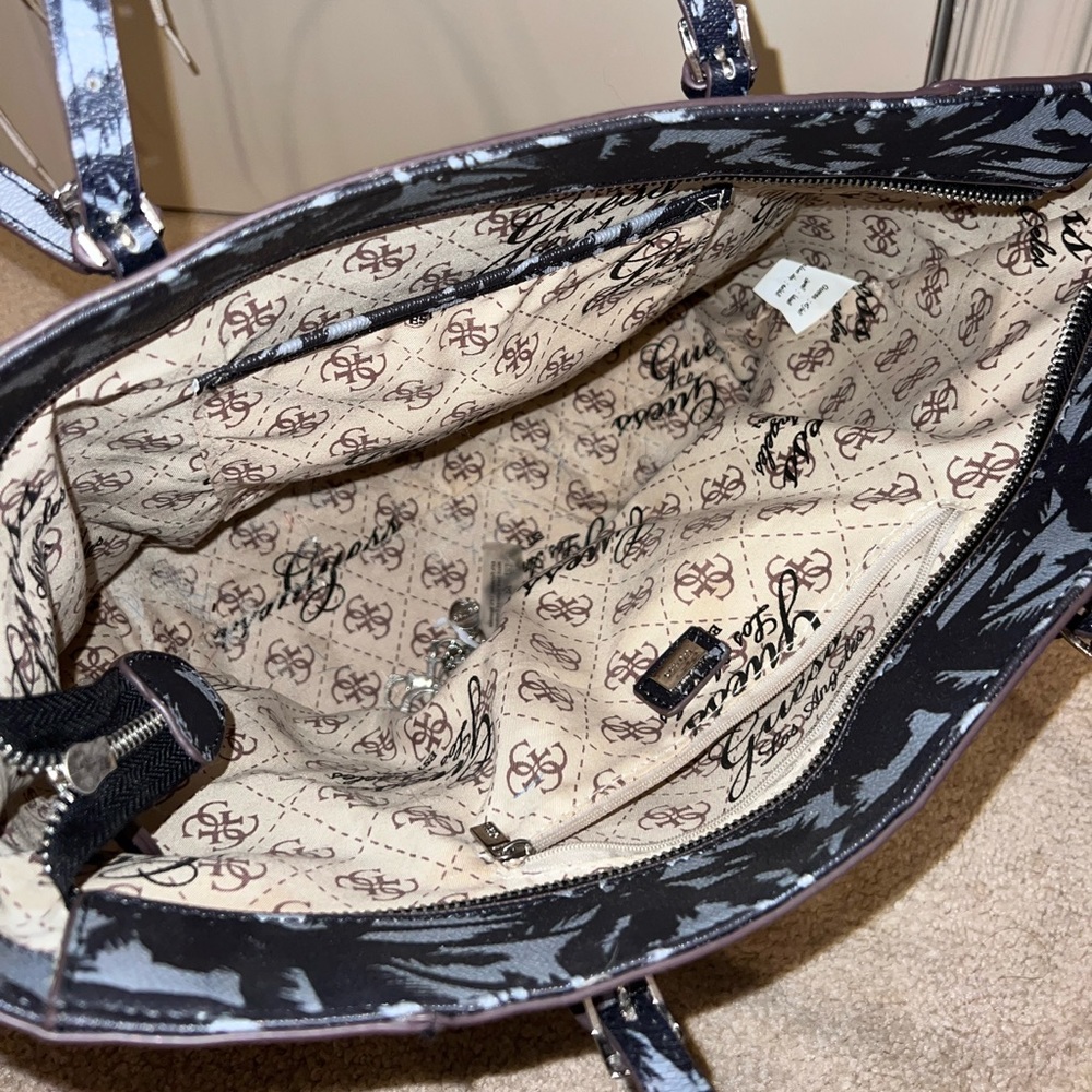 Guess Bag - Picture 3 of 3